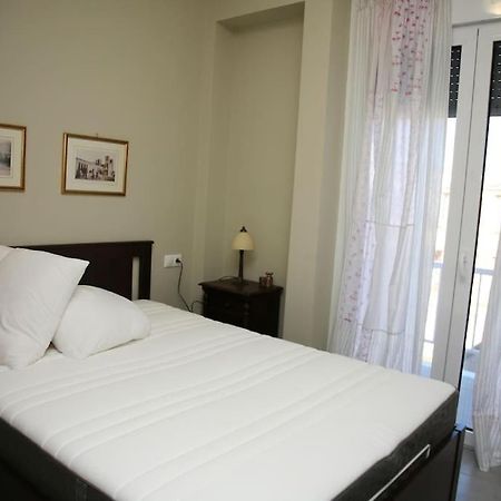 Lovely Sea Front Apartment Itea Bagian luar foto