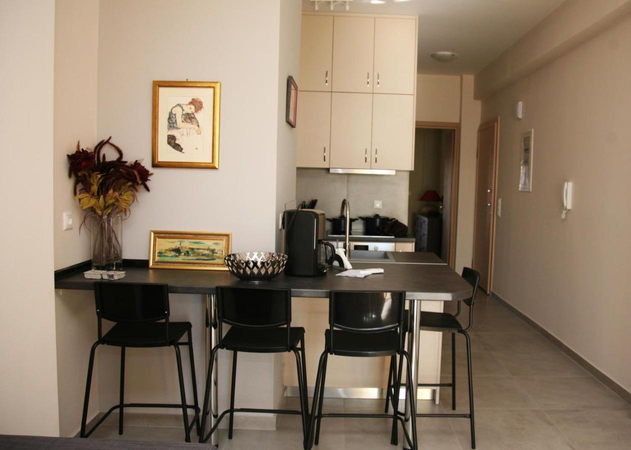 Lovely Sea Front Apartment Itea Bagian luar foto