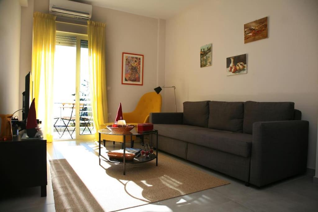 Lovely Sea Front Apartment Itea Bagian luar foto