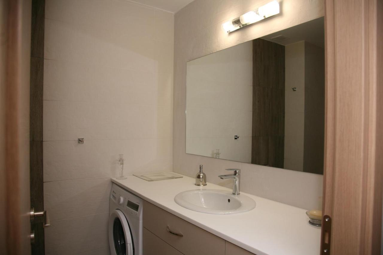 Lovely Sea Front Apartment Itea Bagian luar foto